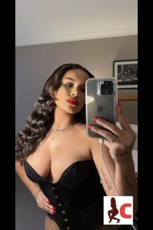 Temple Bar Escort taking a selfie