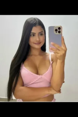 Petite Spanish escort tkaing a selfie