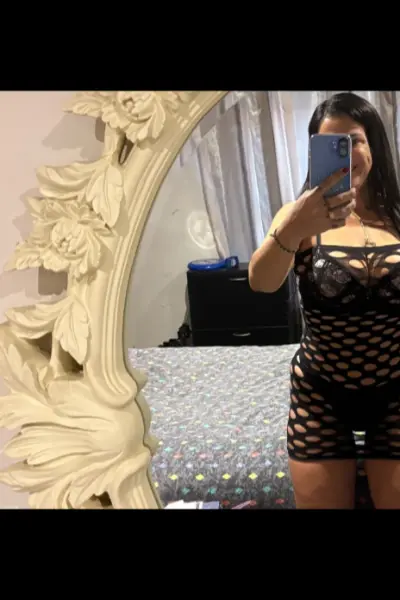 Plymouth Escort taking a selfie